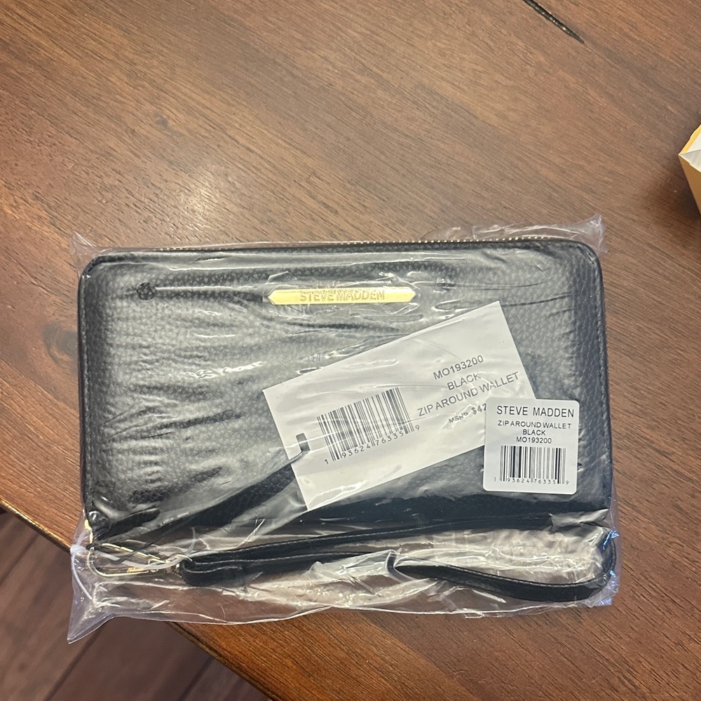 Steve Madden Black Textured Wallet